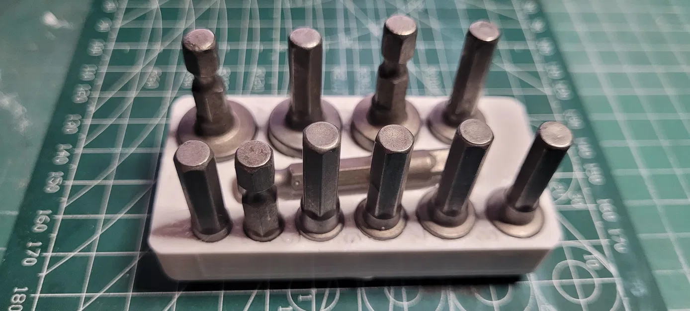 Tổ chức ổ cắm có nhãn Gridfinity - Image 1