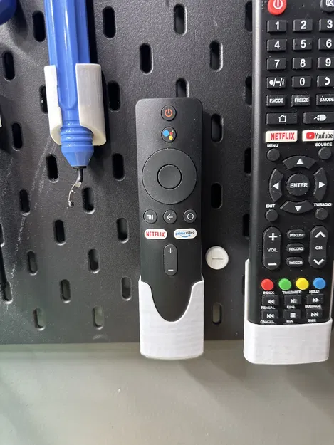 Kệ giữ remote Xiaomi Mi Box 4k với chốt cắm IKEA Skadis - Image 1