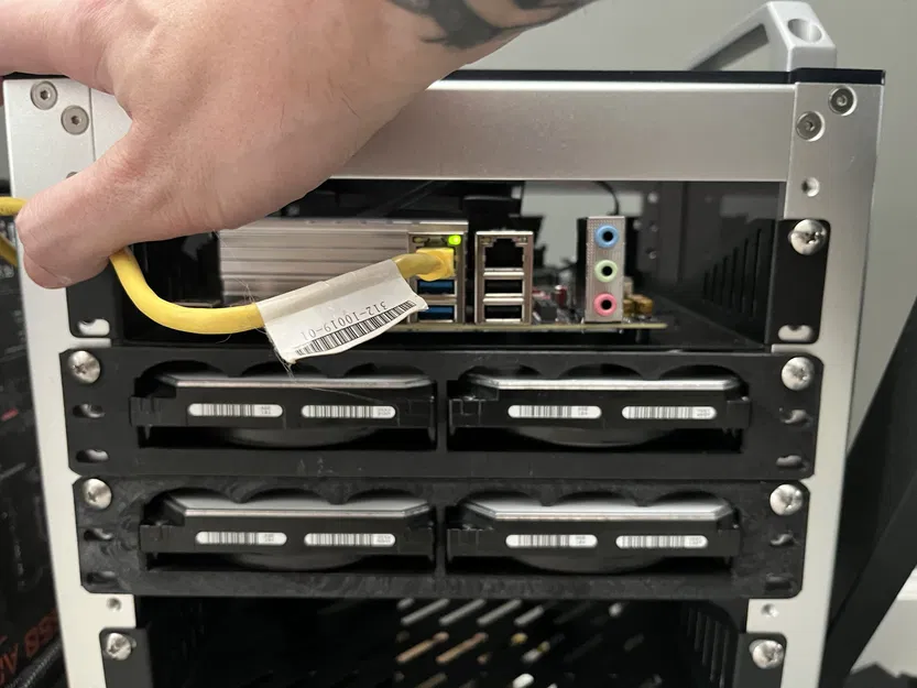 Giá đỡ ổ cứng 3.5 inch cho rack 10" - Image 1