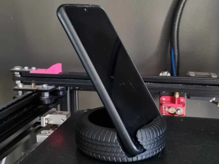 Chân đế điện thoại hình lốp xe (Bộ sưu tập TireStyle Zeciortech) - Image 1