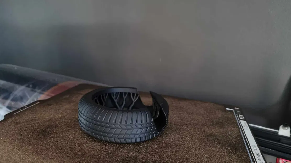 Chân đế điện thoại hình lốp xe (Bộ sưu tập TireStyle Zeciortech) - Image 3