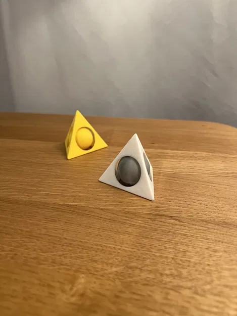 Kim Tự Tháp Bẫy Khối Cầu Không Tưởng (Impossible Pyramid Fidget) - Image 3