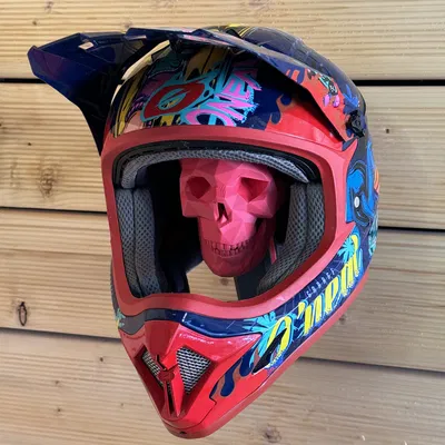 Giá Đỡ Mũ Bảo Hiểm Đầu Lâu Low-poly Remix