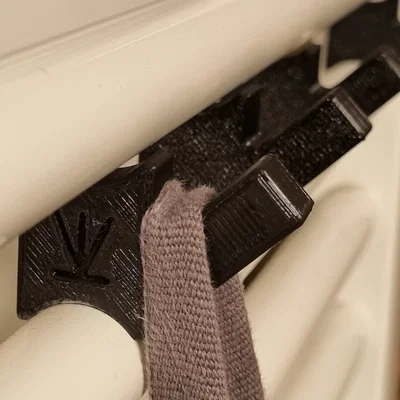 Móc Treo Khăn Gài An Toàn Cho Ống Cục Nóng | Không Cần Ốc Vít!