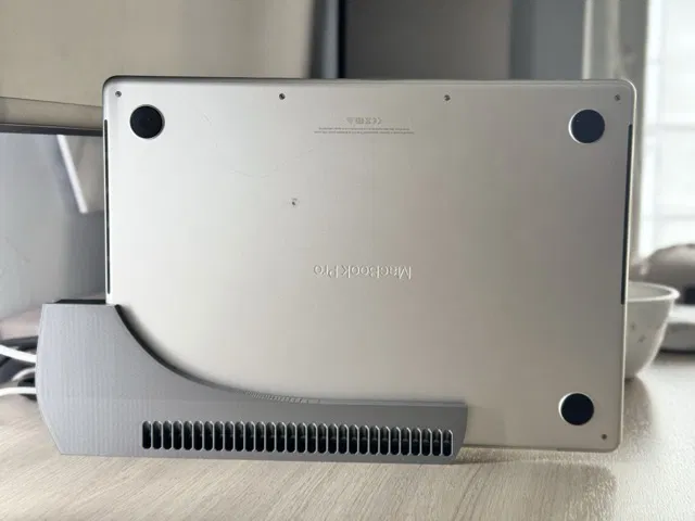 Đế Đựng MacBook Pro 14 inch Dạng Đứng Có Khe Tản Nhiệt - Image 1