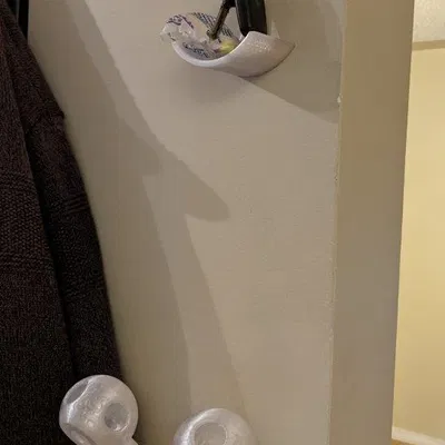 Móc Treo Nón Bảo Hiểm Xe Máy