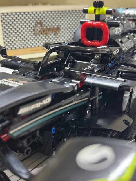 Halo LEGO F1 Mercedes - Image 1