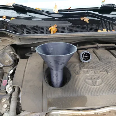 Phễu châm dầu Toyota