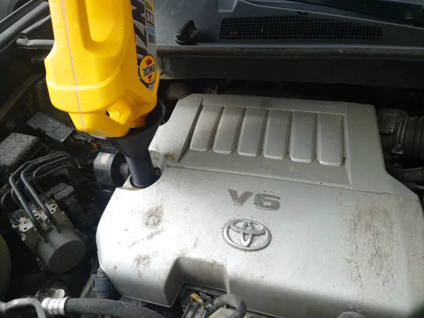 Phễu châm dầu Toyota - Image 2