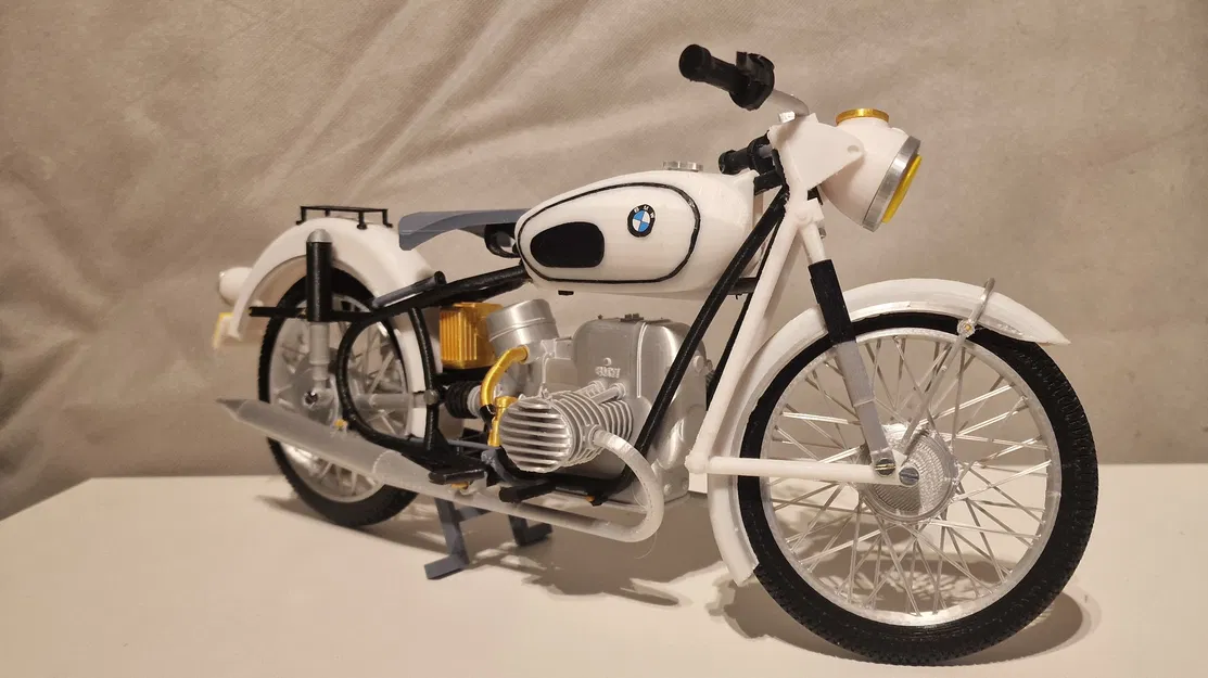 Mô hình xe máy BMW R60/2 1964 tỉ lệ 1:6 của Ed van der Heijden - Image 2