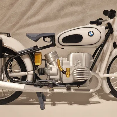 Mô hình xe máy BMW R60/2 1964 tỉ lệ 1:6 của Ed van der Heijden