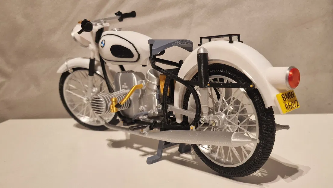 Mô hình xe máy BMW R60/2 1964 tỉ lệ 1:6 của Ed van der Heijden - Image 5