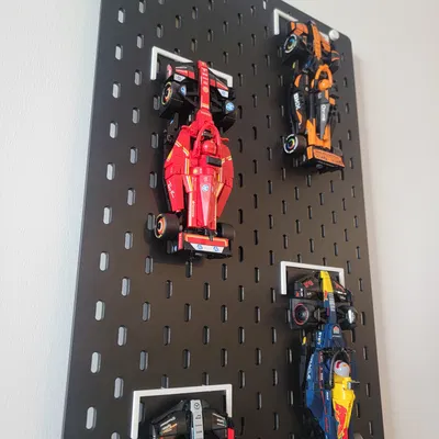 Kệ Treo Xe F1 Lego Speed Champions Lên Bảng SKÅDIS