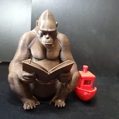 Mô hình Khỉ Đột Ngồi Đọc Sách