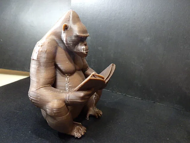 Mô hình Khỉ Đột Ngồi Đọc Sách - Image 2