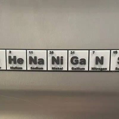 Bảng Tuần Hoàn Hóa Học "Shenanigans" Nguyên Bản