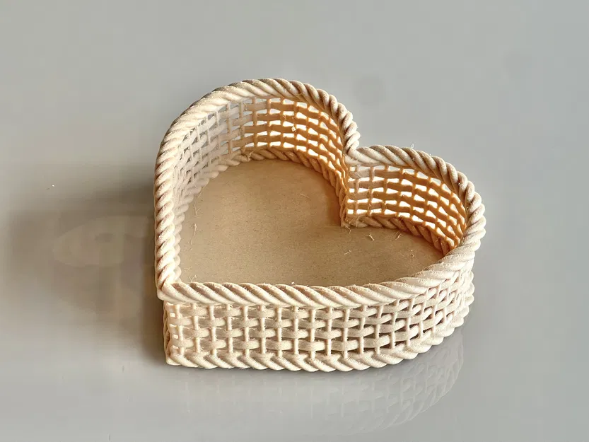 Rổ dệt hình trái tim - Image 1