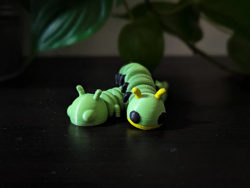 Móc Khóa Sâu Rô-bốt Dẻo - Image 1