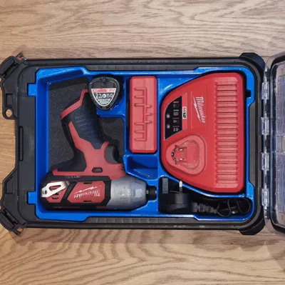 Khay Lót Packout Milwaukee Nhỏ Gọn Cho M12 Impact Driver & Sạc, 2 Pin & Hộp Đựng Mũi Khoan