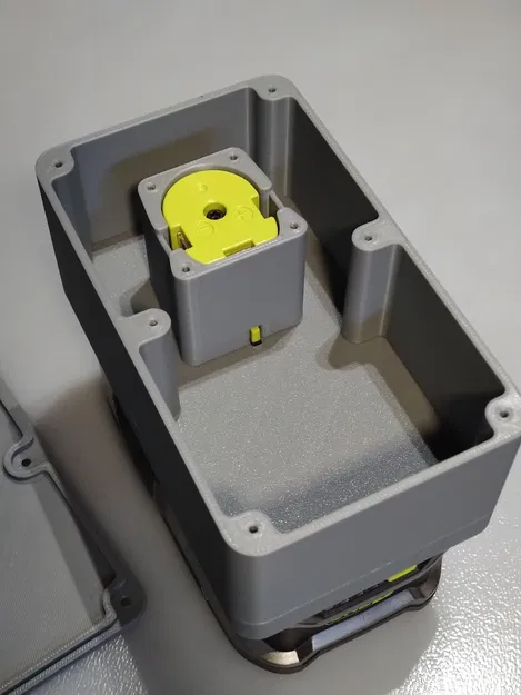 Hộp Dự Án Pin Ryobi - Image 2