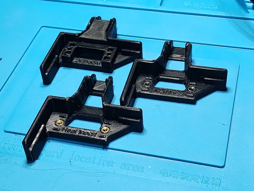 Neptune 4/4Pro Kẹp Vít Căn Bàn Kèm Hỗ Trợ Dẫn Dây Xích - Image 1