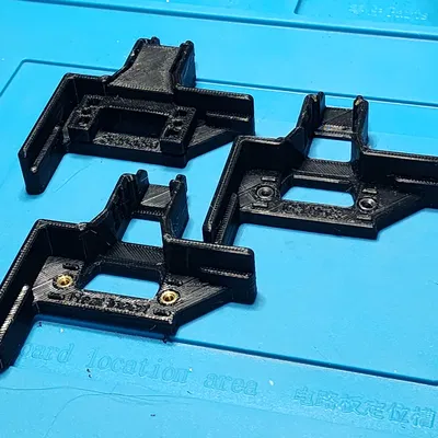 Neptune 4/4Pro Kẹp Vít Căn Bàn Kèm Hỗ Trợ Dẫn Dây Xích