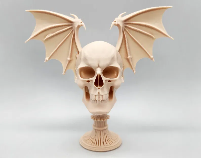 Đầu Lâu Rồng Có Cánh Trên Bệ - Image 1