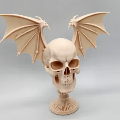 Đầu Lâu Rồng Có Cánh Trên Bệ