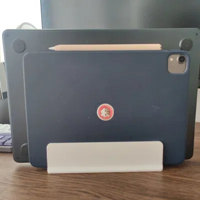 Chân đế dọc cho MacBook (Air M2 trở lên) và iPad