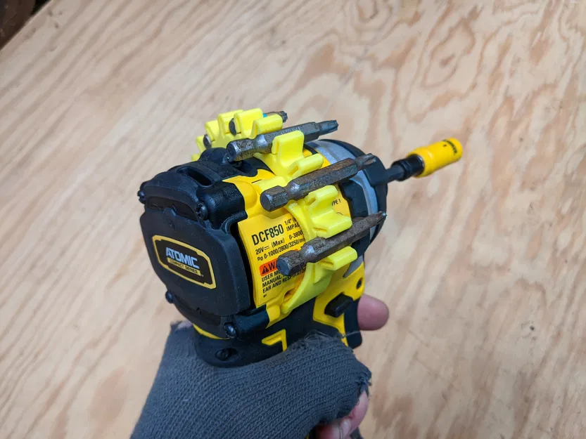 Kẹp Giữ Mũi Vặn Vít DeWalt DCF850B - Image 1