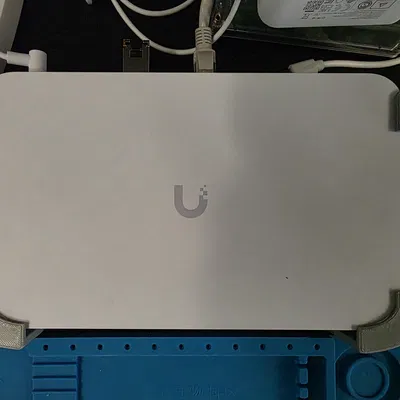 Giá đỡ treo tường Unifi Cloud Gateway UCG Fiber