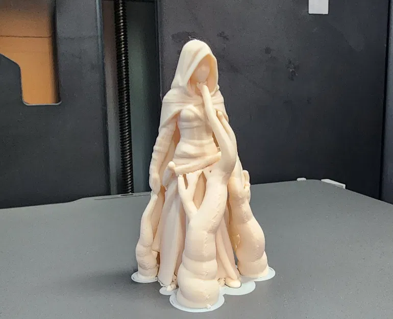 Tượng Nữ Sát Thủ Trùm Đầu - Image 5