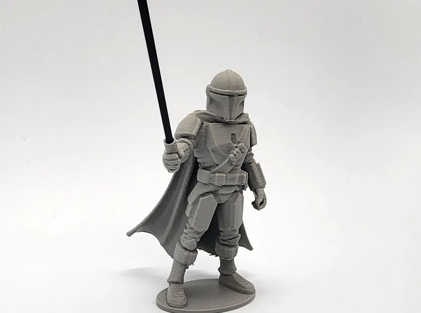 Mô Hình Mandalorian Mini kèm Darksaber bằng Sợi Nhựa - Image 3