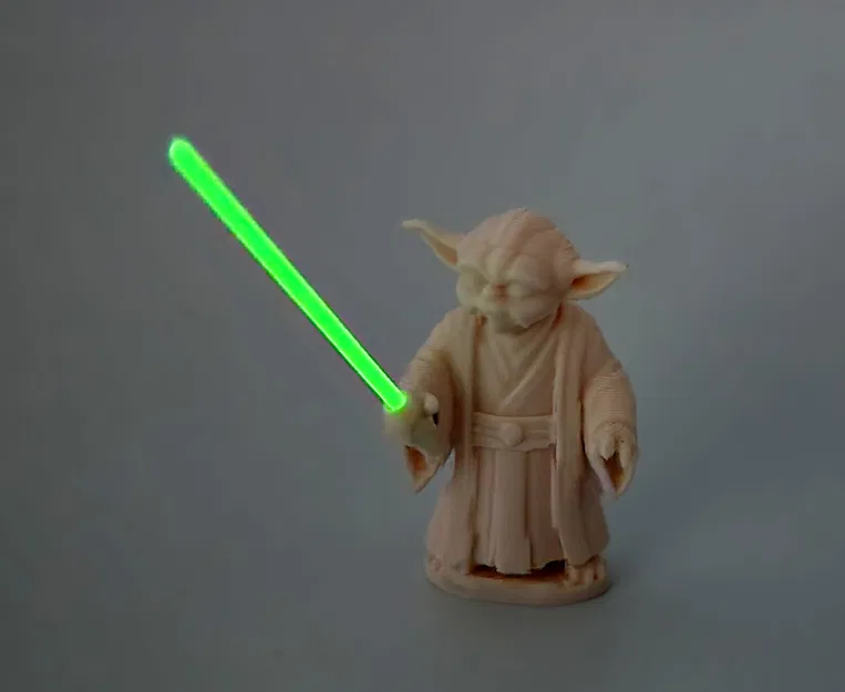 Mô hình Master Yoda Mini kèm Lightsaber bằng sợi nhựa - Image 2