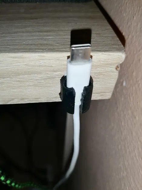 Chỗ cắm cáp USB-C, giữ dây gọn gàng trên bàn làm việc/bàn học - Image 4