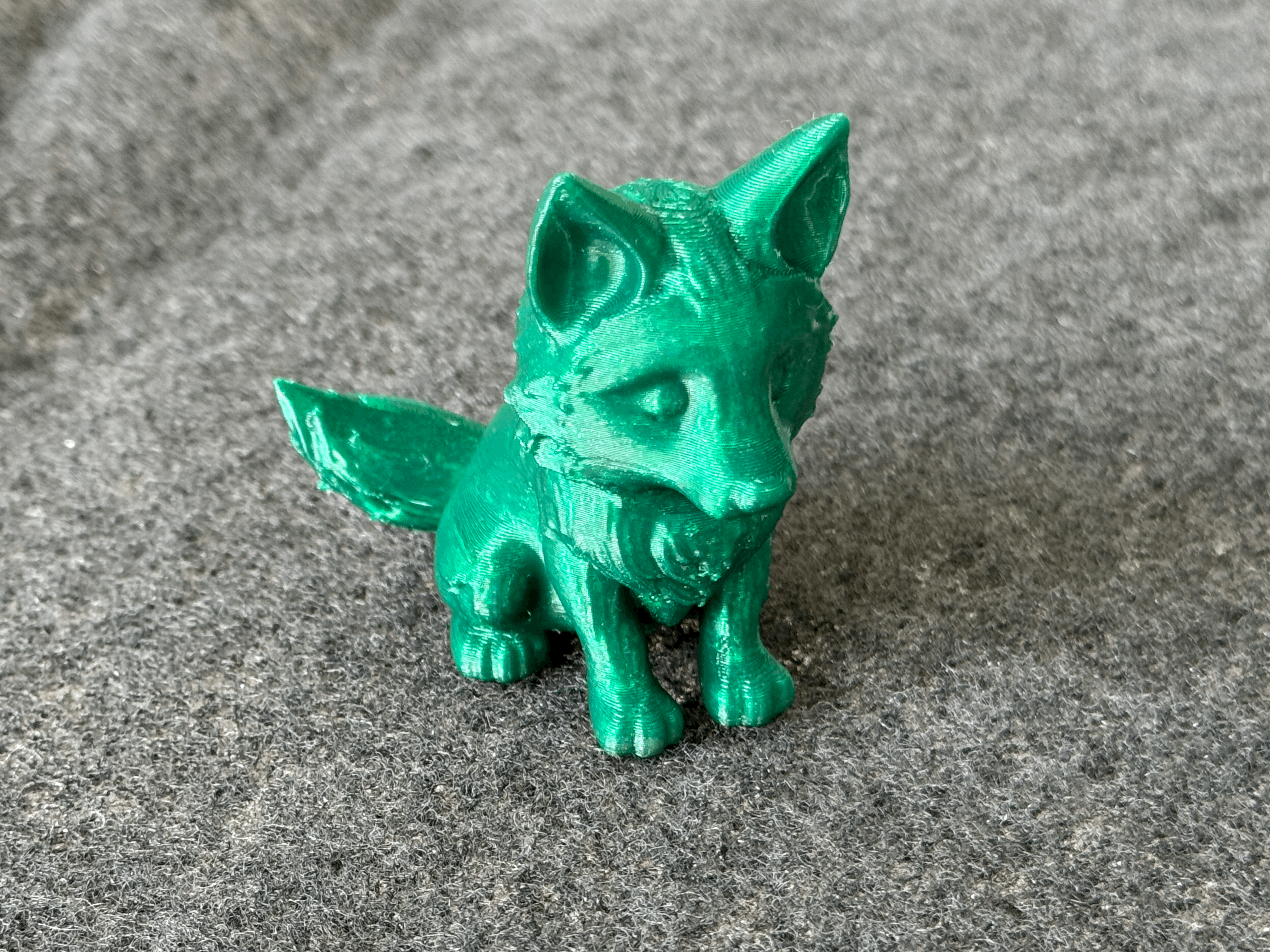 Cún Sói Ngồi Dễ Thương - Image 1