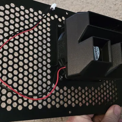 Tấm Che Mainboard Qidi Plus 4 Có Quạt 80mm và Ống Dẫn