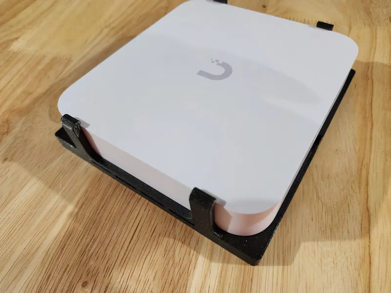 Giá đỡ treo tường Ubiquiti Cloud Gateway Max/Ultra - Image 1