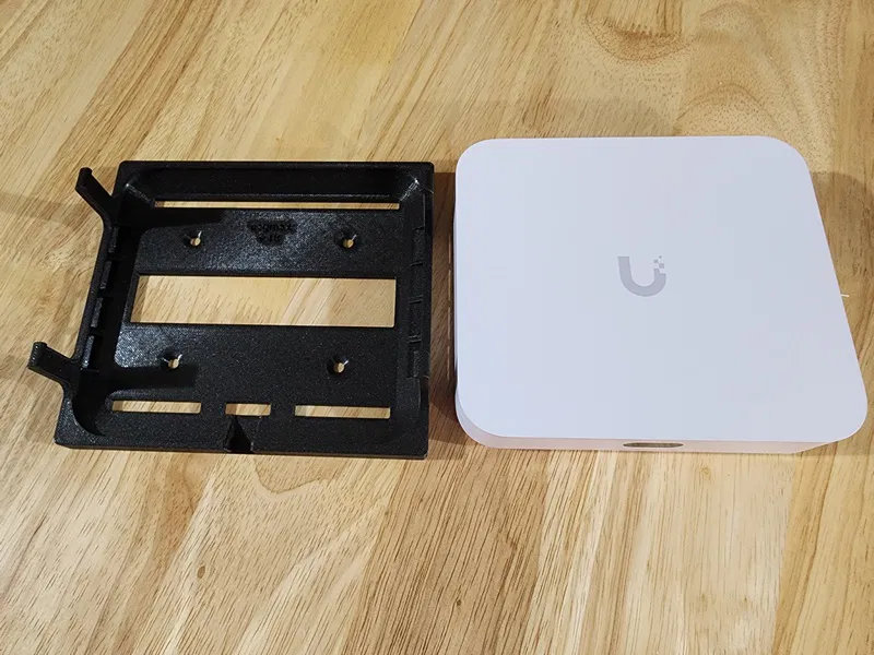Giá đỡ treo tường Ubiquiti Cloud Gateway Max/Ultra - Image 5