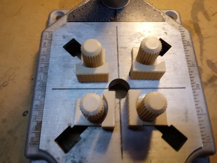 Kẹp cho Máy khoan Dremel - Image 1