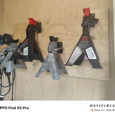 Giá Đỡ Chân Kích Treo Tường