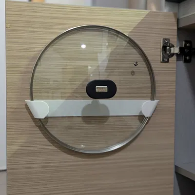 Giá Đỡ Vung Nồi Gắn Cánh Tủ (Dán)