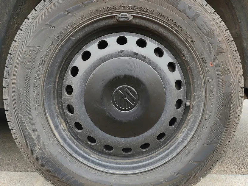 Nắp chụp mâm xe VW T4 - Mã số 7D0601151 - Image 1