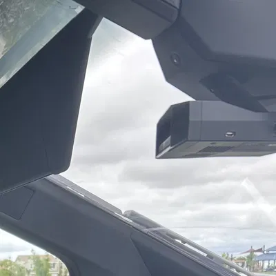 Giá đỡ máy dò radar Uniden cho Cybertruck