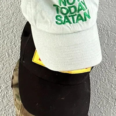 Móc Treo Nón Lưỡi Trai Lên Tường "Quick n' Dirty"