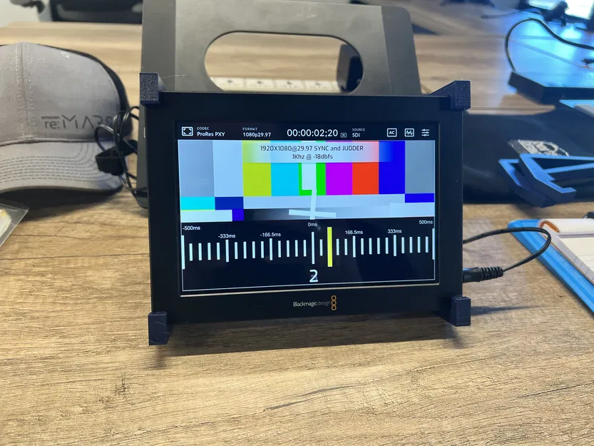 Chân đế màn hình Blackmagic Video Assist 7 inch - Image 2