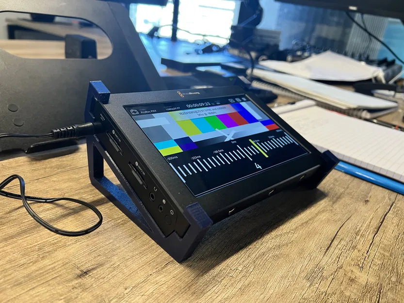 Chân đế màn hình Blackmagic Video Assist 7 inch - Image 4