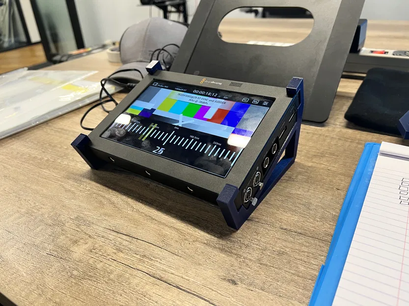 Chân đế màn hình Blackmagic Video Assist 7 inch - Image 6