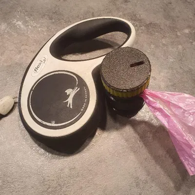 Chỗ đựng túi phân cho chó - Gắn dây dắt