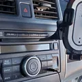 Kẹp điện thoại ô tô gắn khe CD. Lệch tâm. - Thumbnail 4